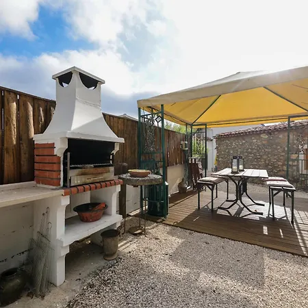 Ferienhaus Renovated Wine Press House - With Pool