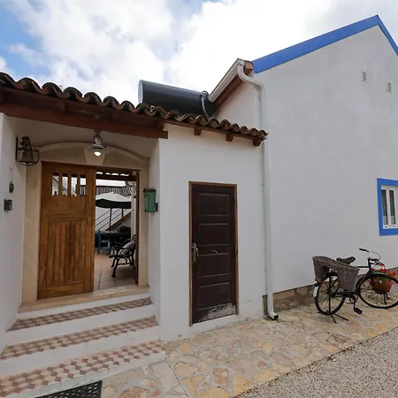 Renovated Wine Press House - With Pool Ferienhaus *