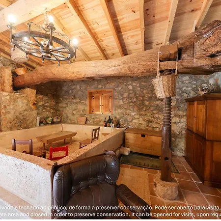 Renovated Wine Press House - With Pool Porto de Mós