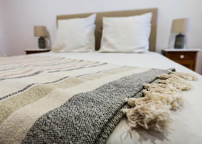 Дом отдыха Renovated Wine Press House - With Pool Порту-ди-Мош